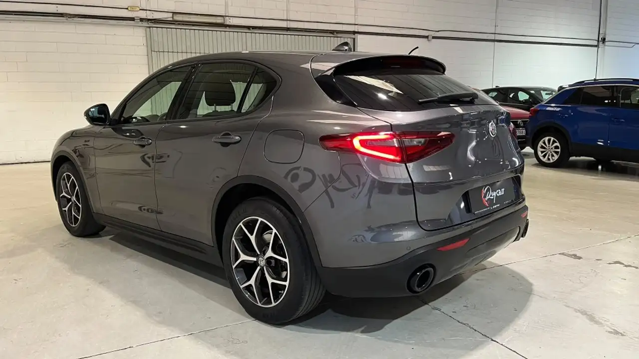 Alfa Romeo Stelvio 2021