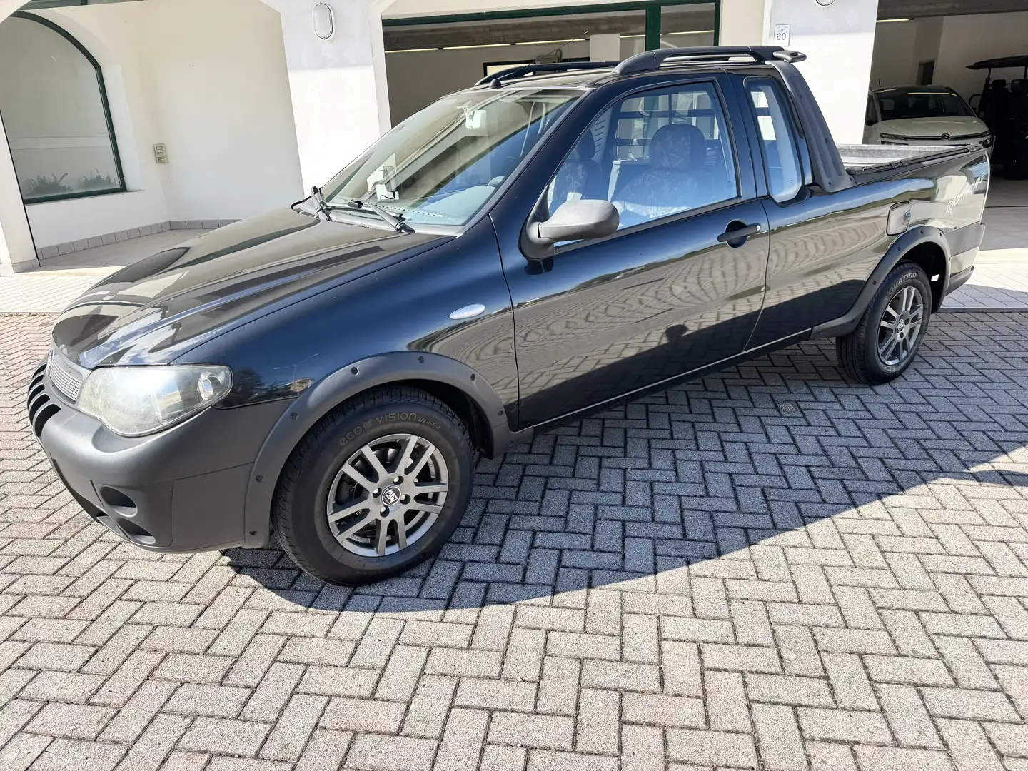 Fiat Strada 1.3 MJET - ADVENTURE - GANCIO TRAINO Nero - 1