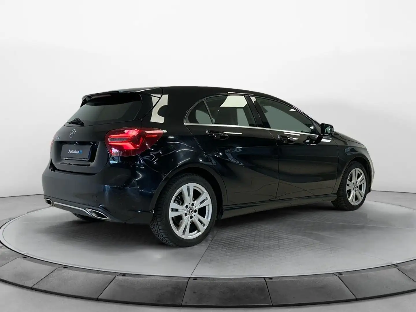 Mercedes-Benz A 180 d Sport Černá - 2