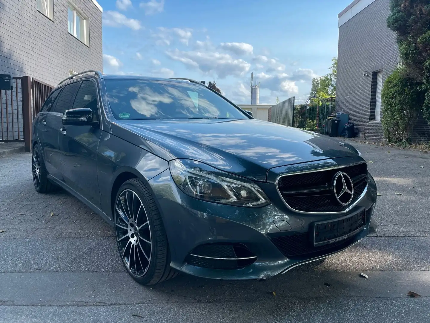 Mercedes-Benz E 250 CDI BlueEfficiency 7G Avantgarde NAVI LED Grau - 1