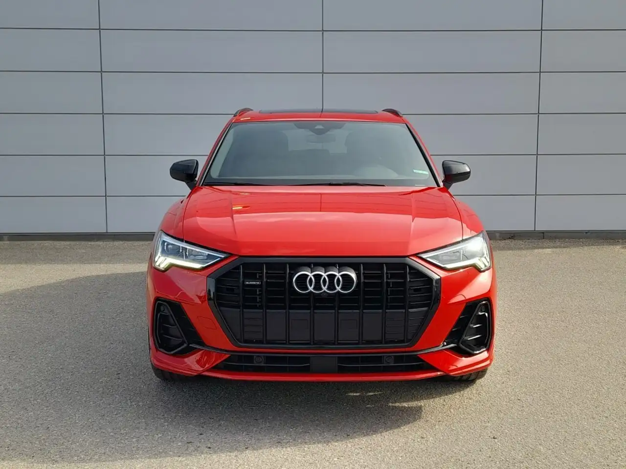 Audi Q3 снимка Audi Q3