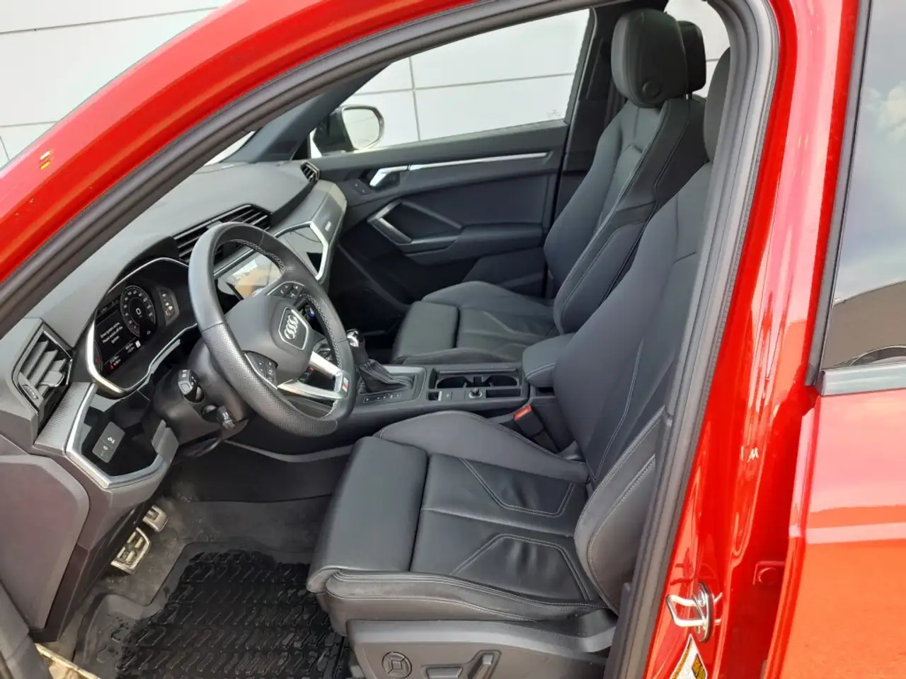 Audi Q3 снимка Audi Q3