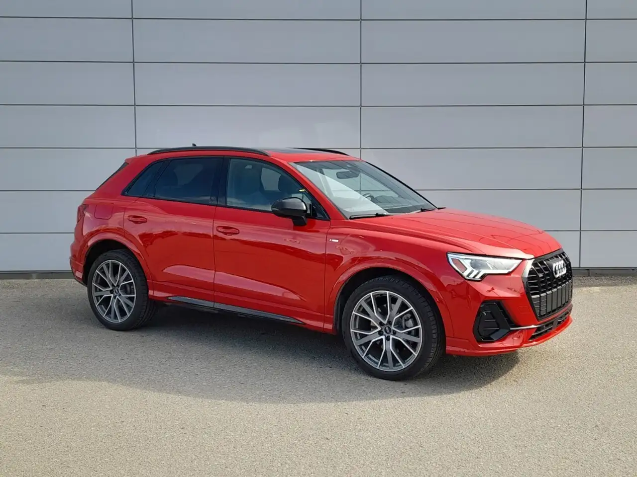 Audi Q3 снимка Audi Q3