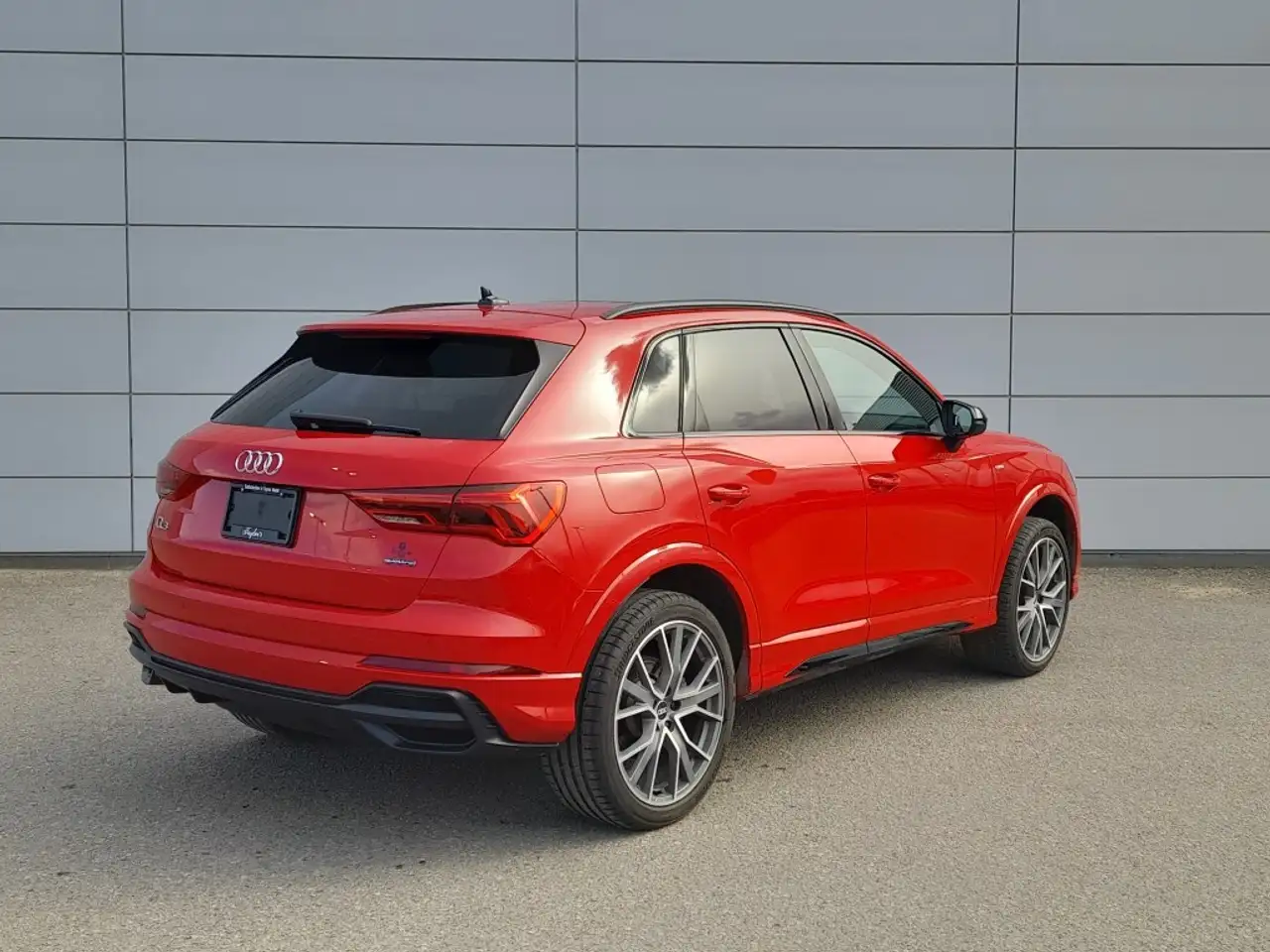 Audi Q3 снимка Audi Q3