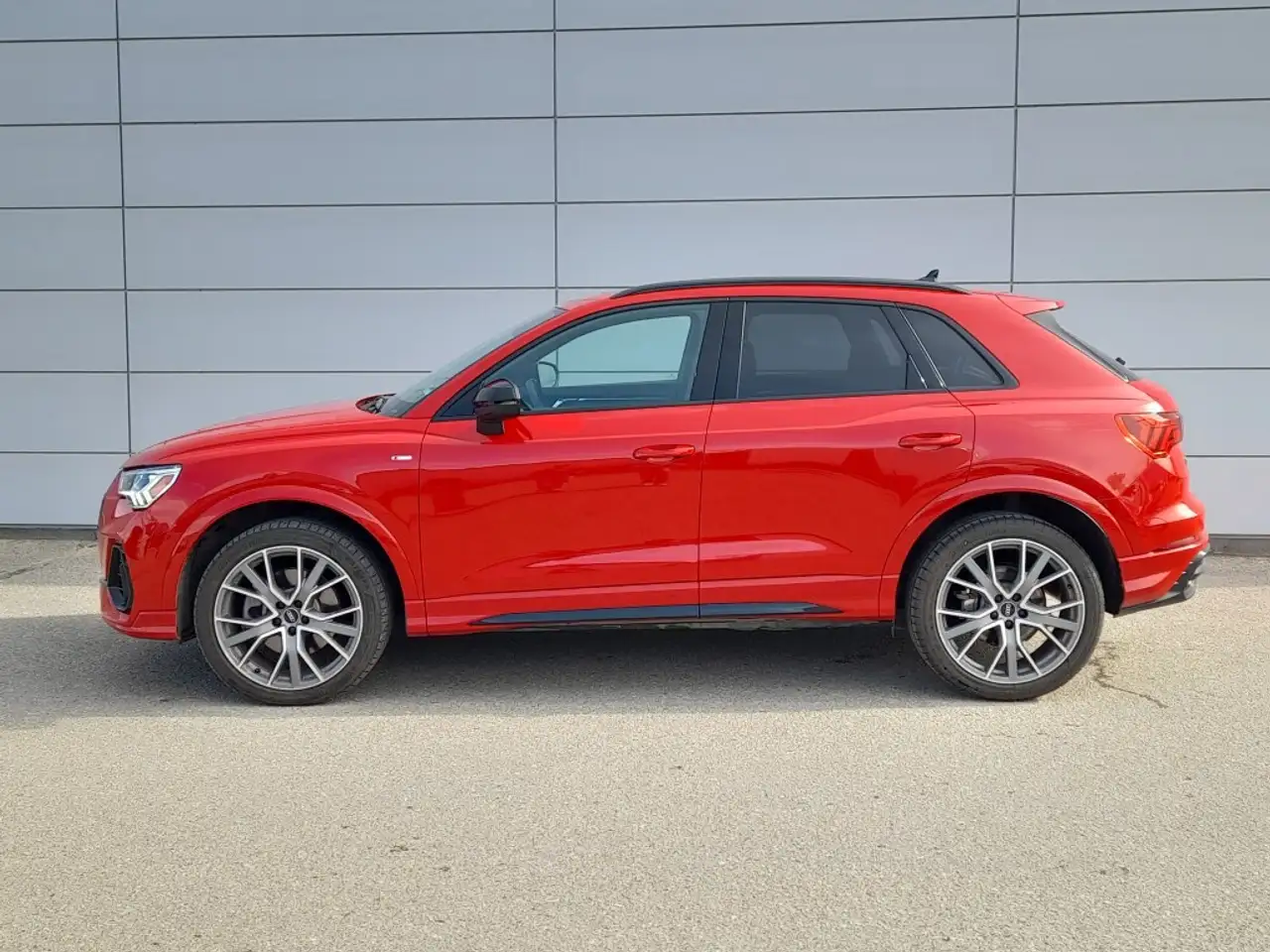 Audi Q3 снимка Audi Q3