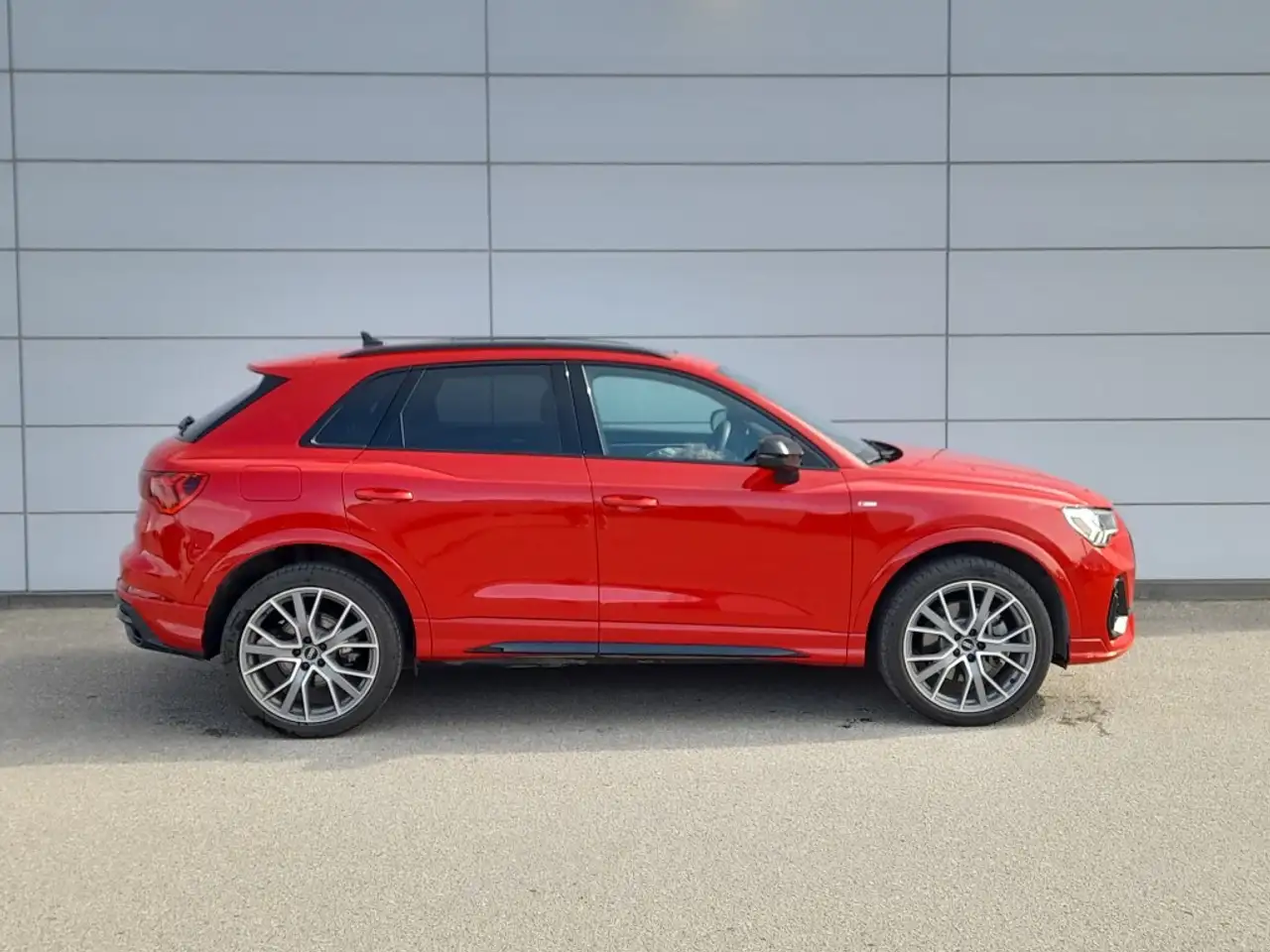 Audi Q3 снимка Audi Q3