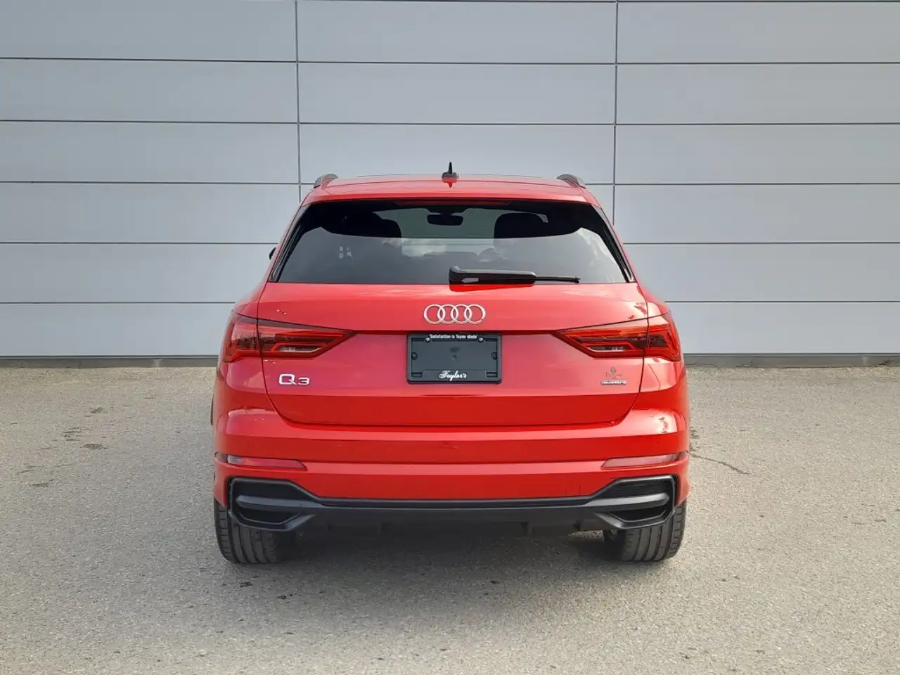 Audi Q3 снимка Audi Q3