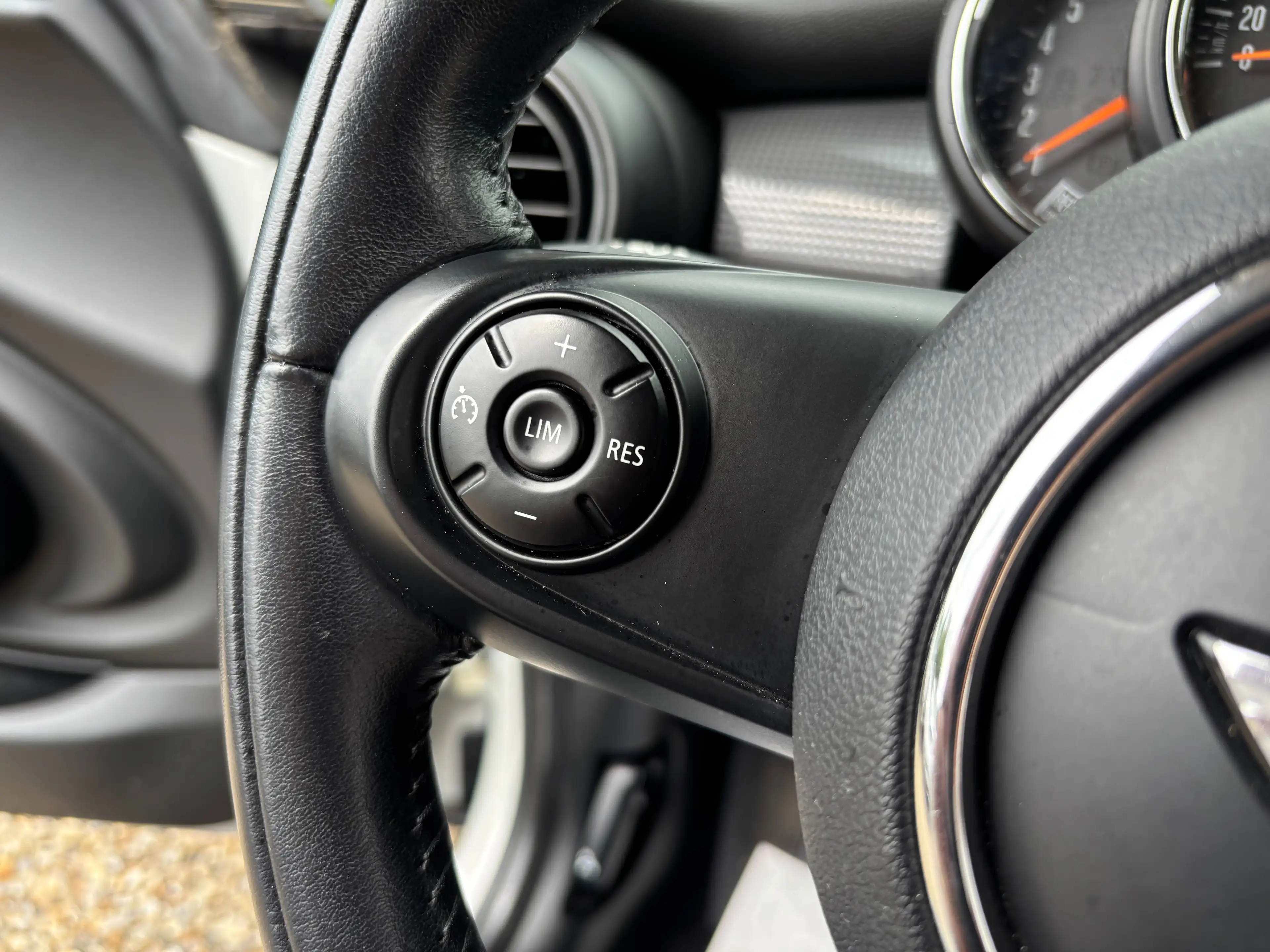 MINI Cooper D 1.5 D *SIEGE CHAUFF*CRUISE CONTROL*GARANTIE* — photo 9
