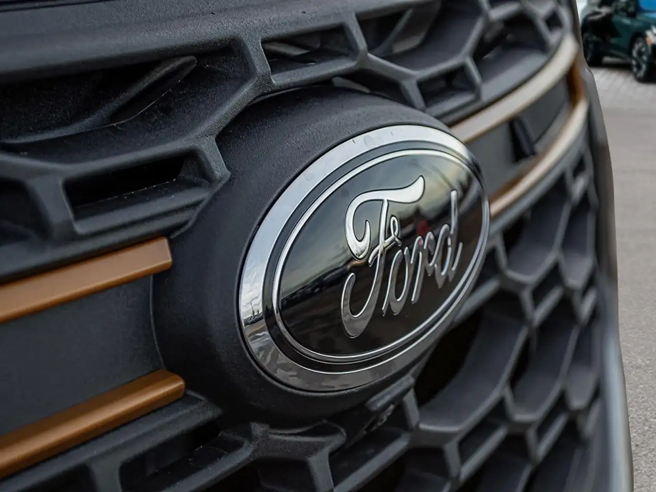 Ford Explorer снимка Ford Explorer