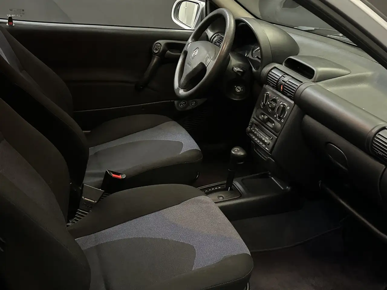 Opel Corsa 1.2i-16V Strada *Automaat*, foto 11