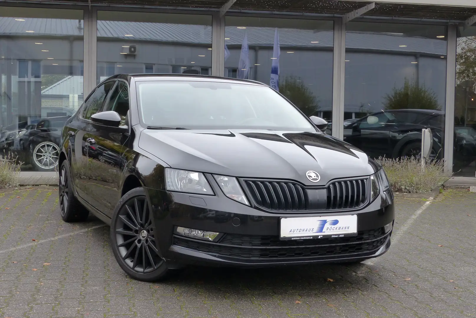 Skoda Octavia Lim. Style TSI Aut. AHK SmartLink PDC Noir - 1