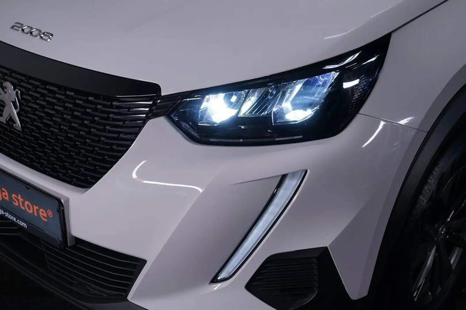 Peugeot 2008 1.2  PureTech Active Pack EAT8*AHK*LED*Kame Blanc - 2