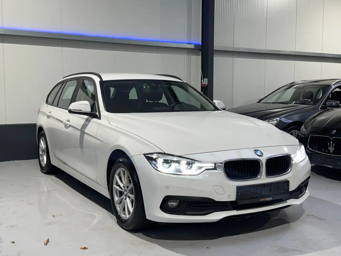 BMW 320 320 d Advantage LED NAVI SPURASS PDC SHZ HEAD UP Weiß - 1