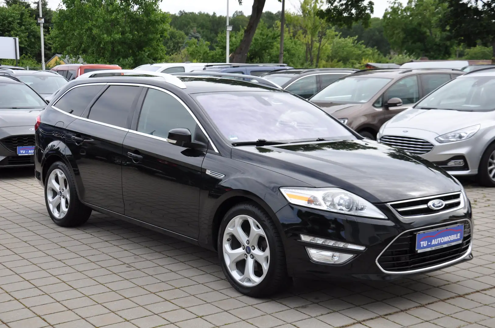 Ford Mondeo Turnier 1.6 Titanium AHK-STANDHZ-NAVI-XENON-1.HAND Schwarz - 1
