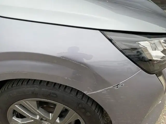 Peugeot 208 view 14