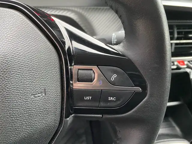 Peugeot 208 view 12