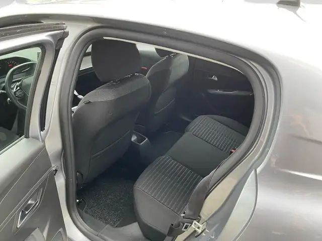 Peugeot 208 view 8