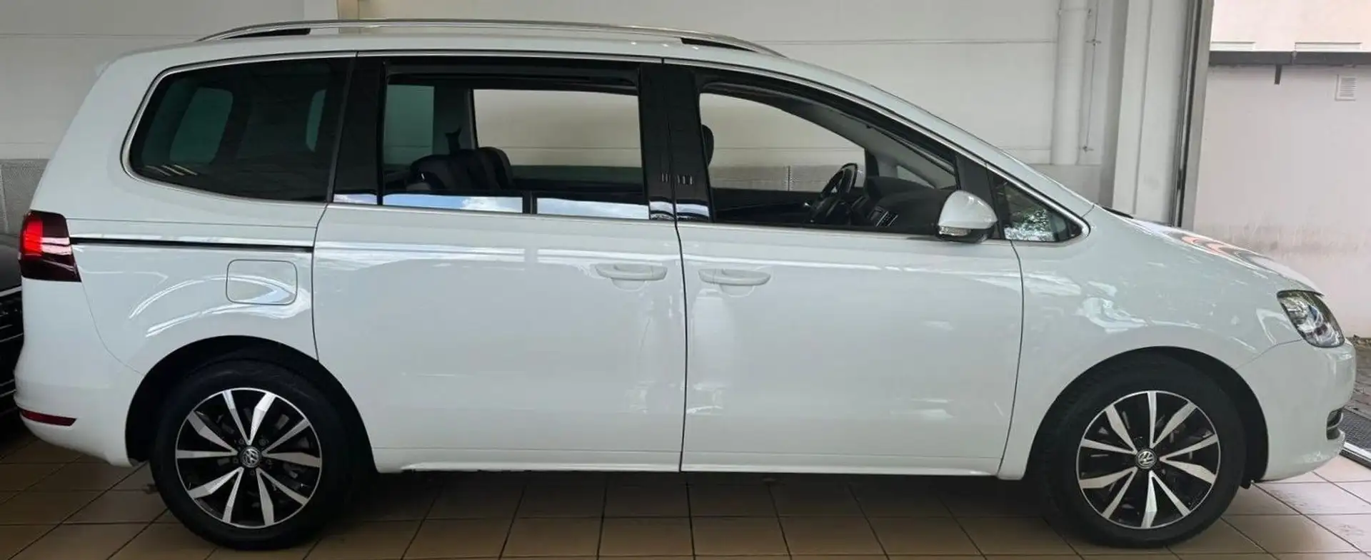 Volkswagen Sharan Highline 7-Sitzer Bi-Xenon ACC Touch Alcantara AHK Blanc - 2
