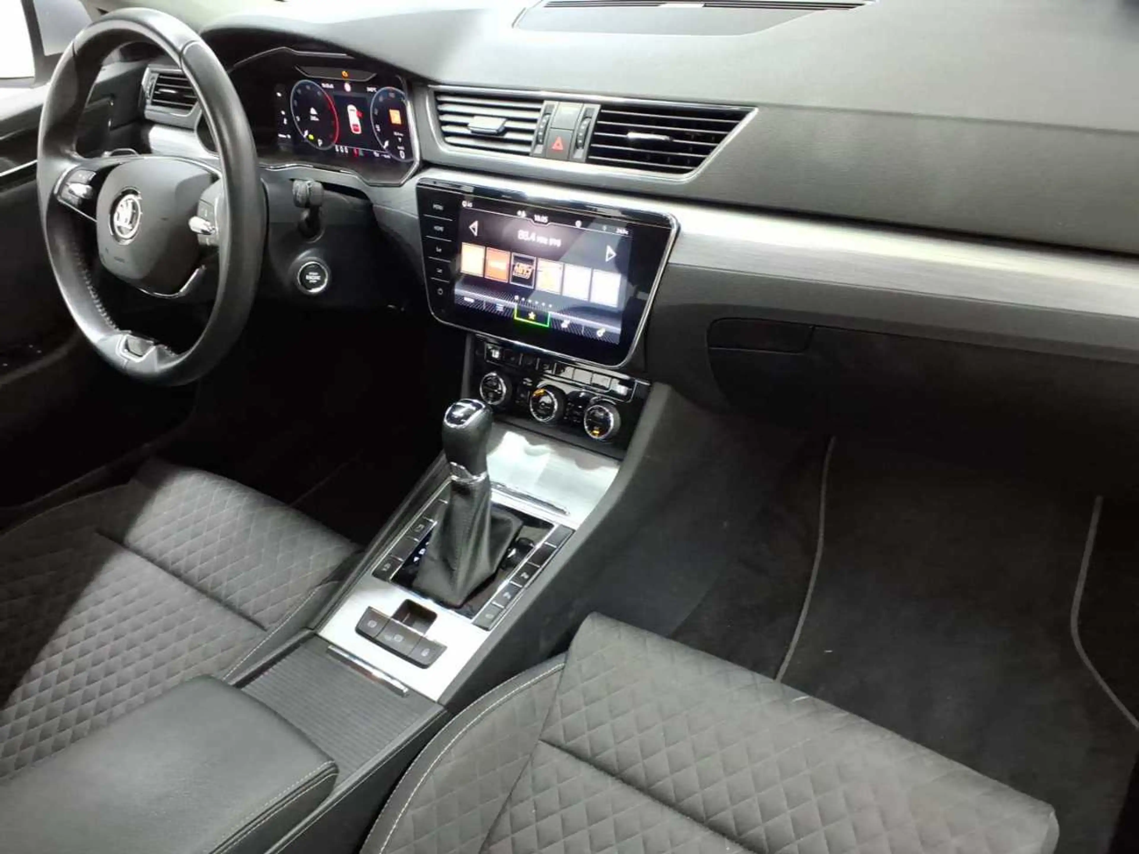 Skoda Superb Superb Combi 4x4 Ambition AHK NAV SHZ — photo 9