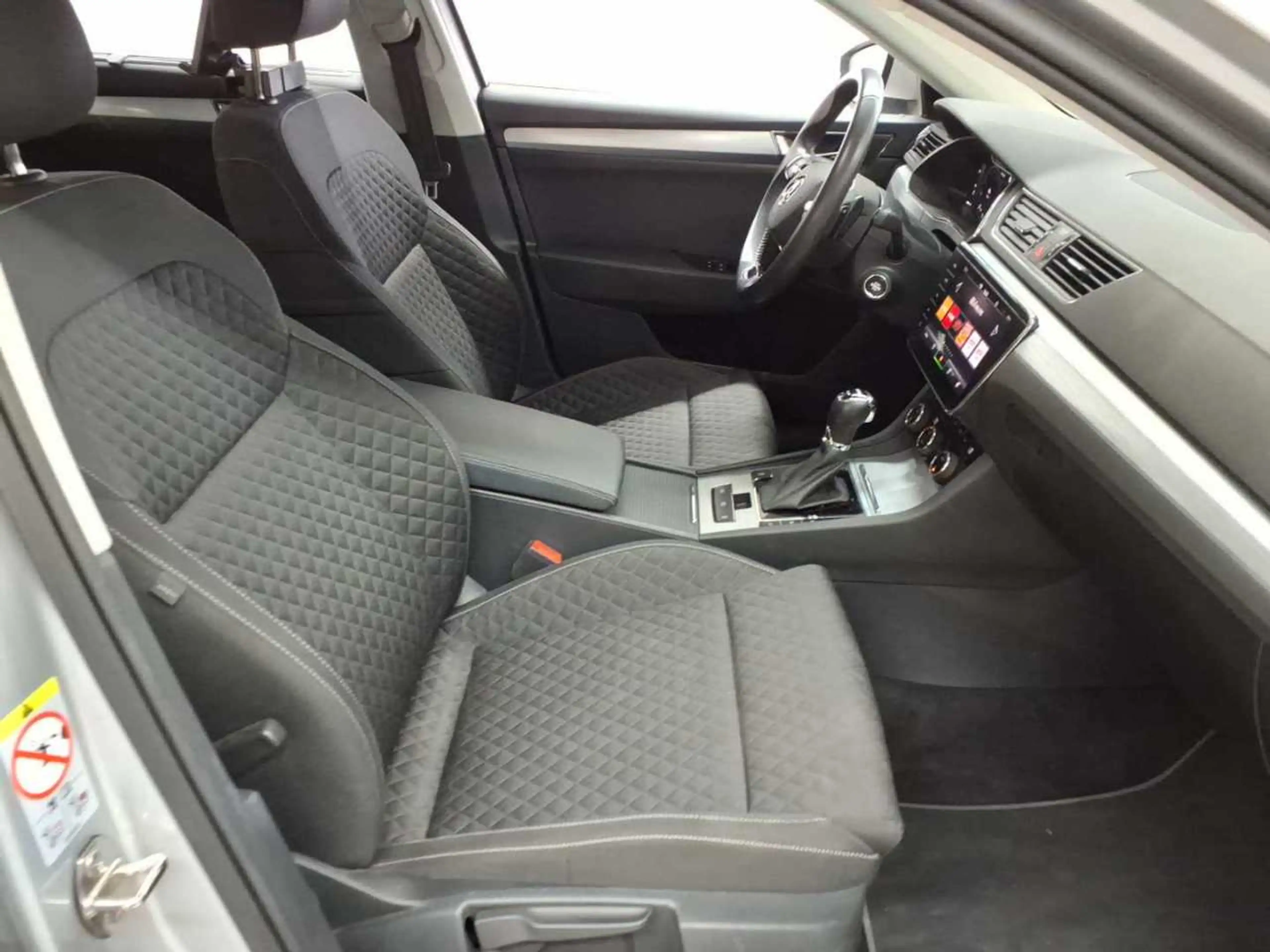 Skoda Superb Superb Combi 4x4 Ambition AHK NAV SHZ — photo 8