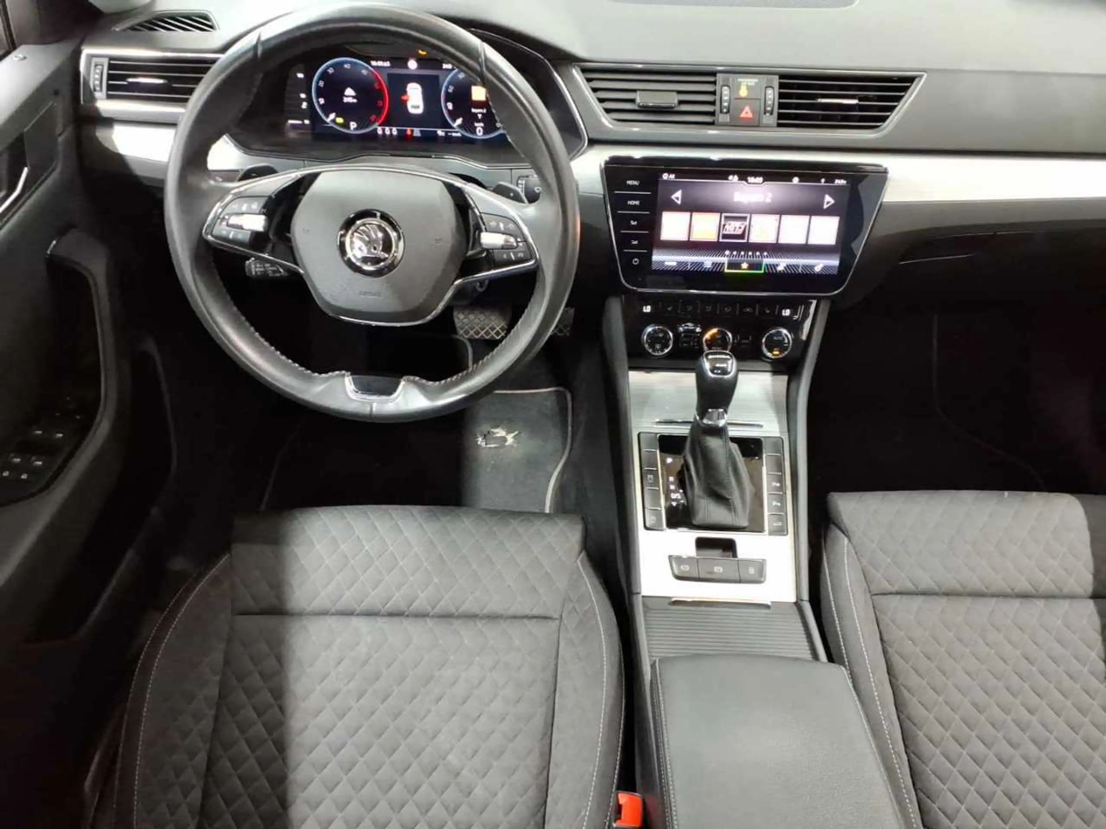 Skoda Superb Superb Combi 4x4 Ambition AHK NAV SHZ — photo 10