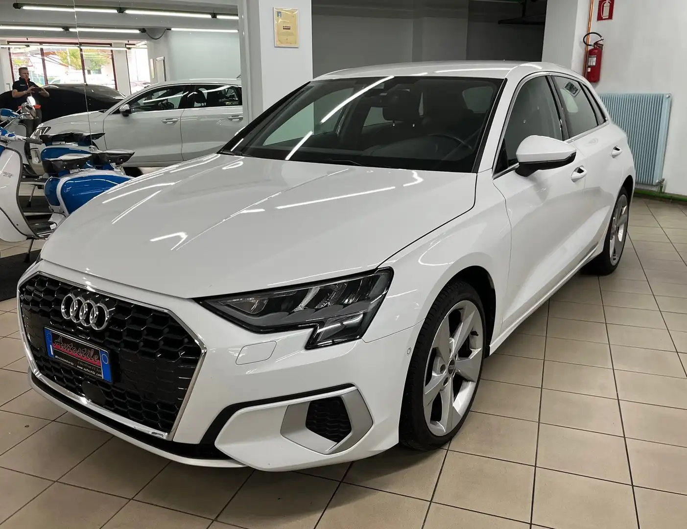 Audi A3 A3 IV Spbk 40 2.0 tdi Busines Adv quattro s-tr Blanc - 2