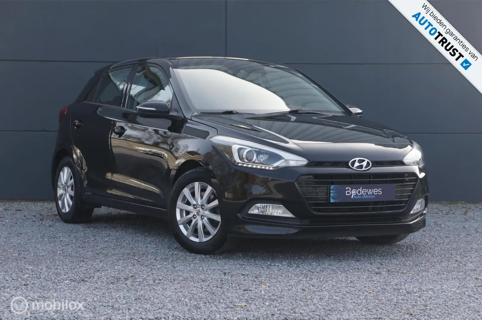 Hyundai i20 1.0 T-GDI Comfort Navi Cruise Cam PDC Lane Assi! Schwarz - 1
