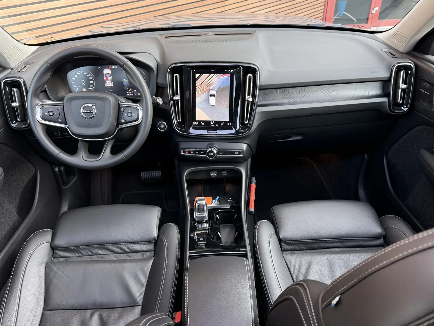 Volvo XC40 1.5 T5 Recharge Inscription Trekhaak / Panoramadak Grau - 2