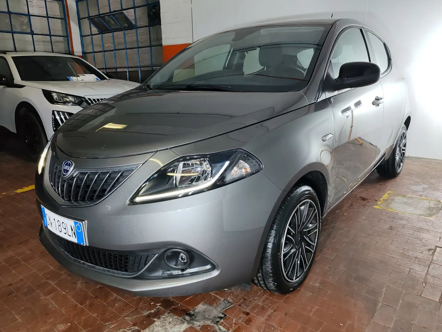 Lancia Ypsilon 1.0 Hybrid 70cv Gold Car Play + Telecamera Grigio - 1