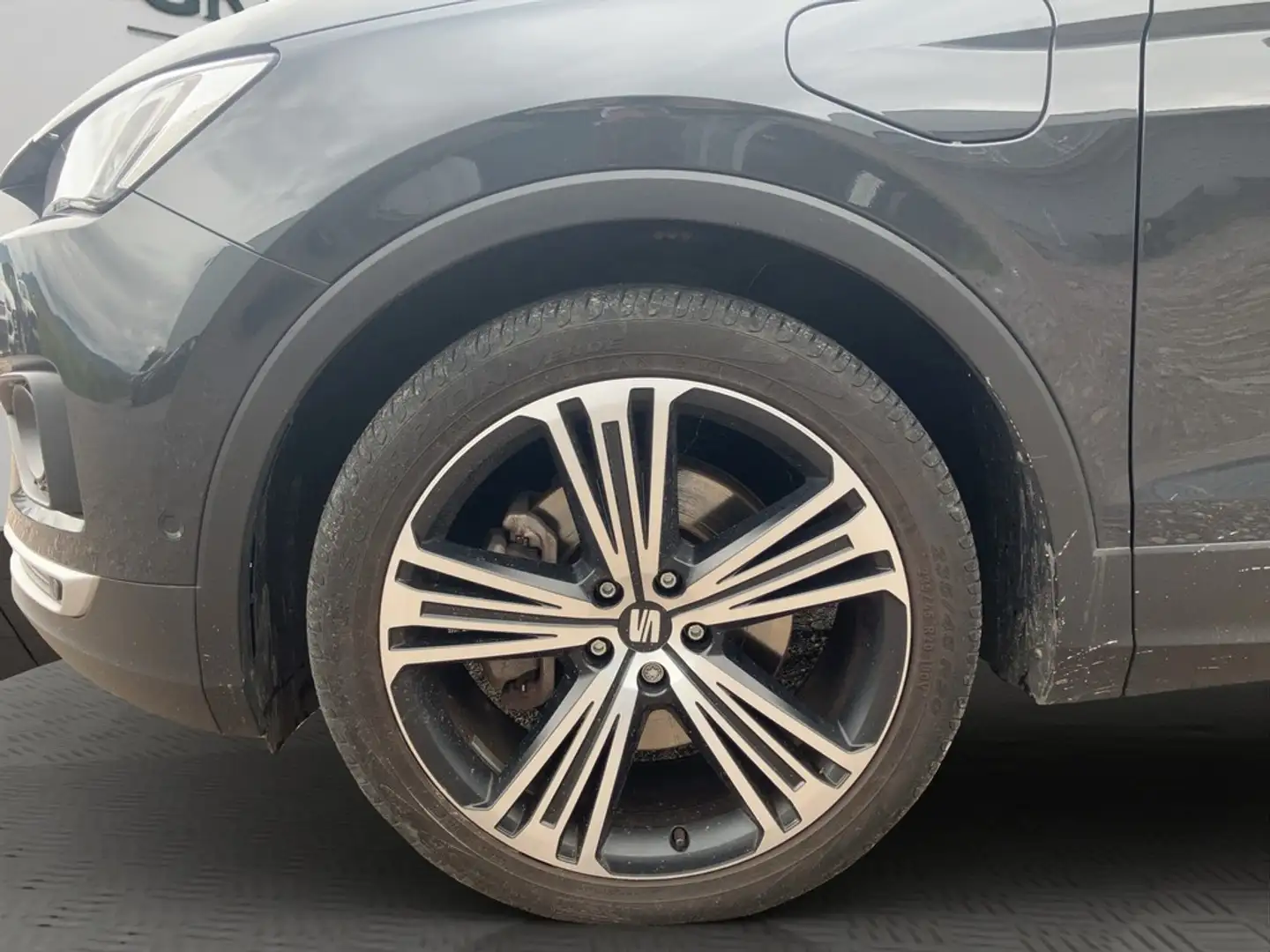 SEAT Tarraco 1.4 6-Gang DSG Xcellence e-Hybrid Pano/AHK/SHZ Grau - 2