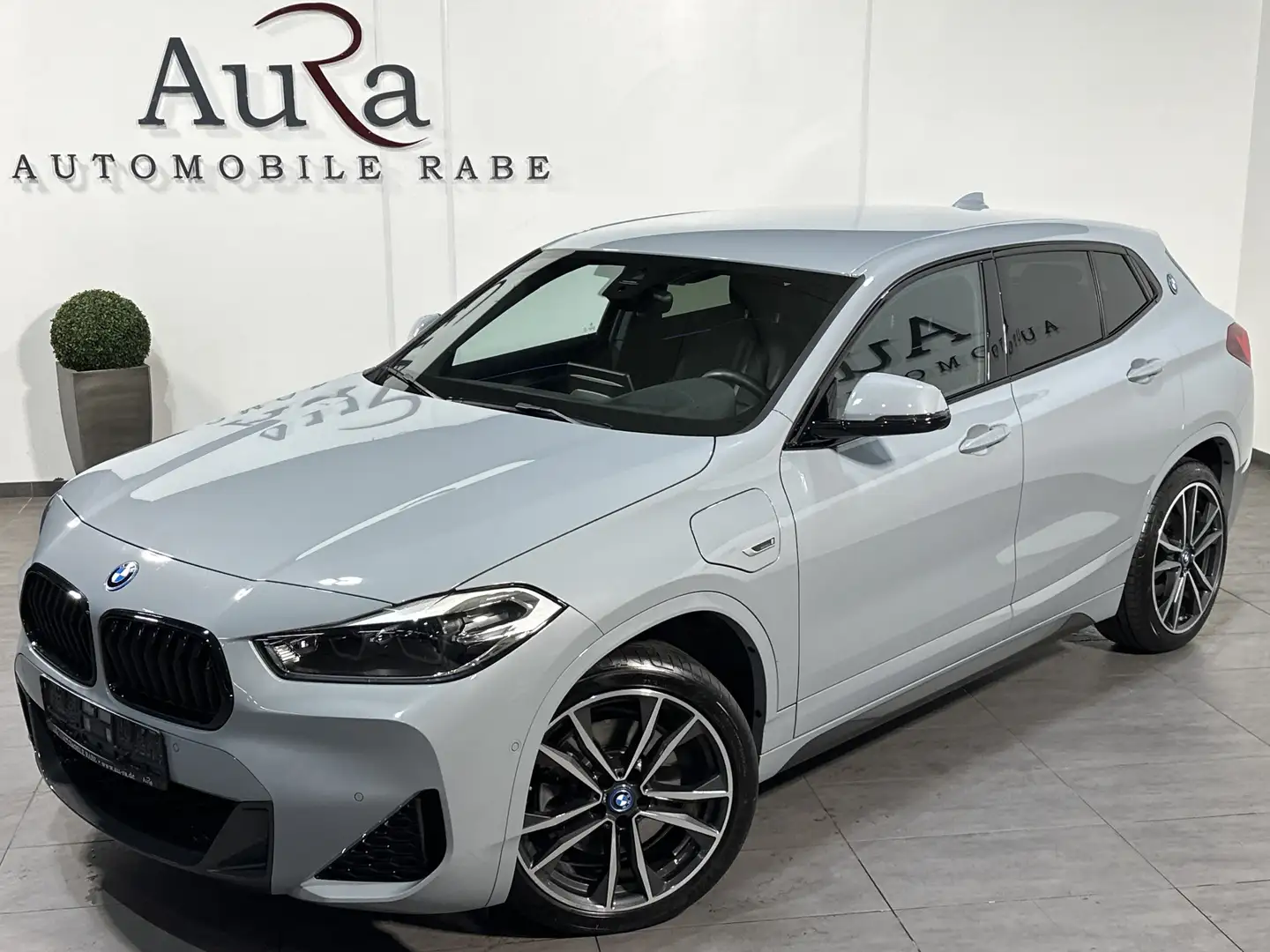 BMW X2 xDrive25e M-Sport NAV+LED+HIFI+VC+HUD+CARPLAY Grau - 1