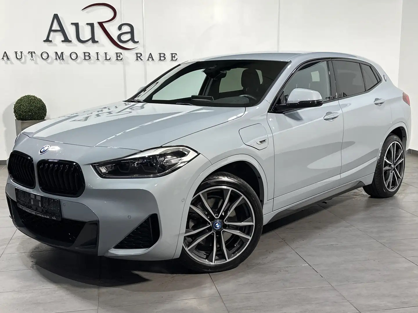 BMW X2 xDrive25e M-Sport NAV+LED+HIFI+VC+HUD+CARPLAY Grau - 2