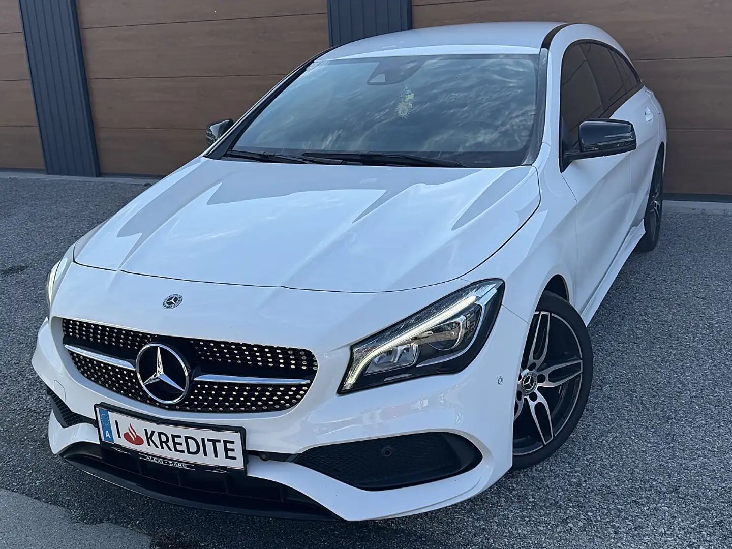Mercedes-Benz CLA 200 CDI Shooting Brake AMG Line Aus Weiß - 2