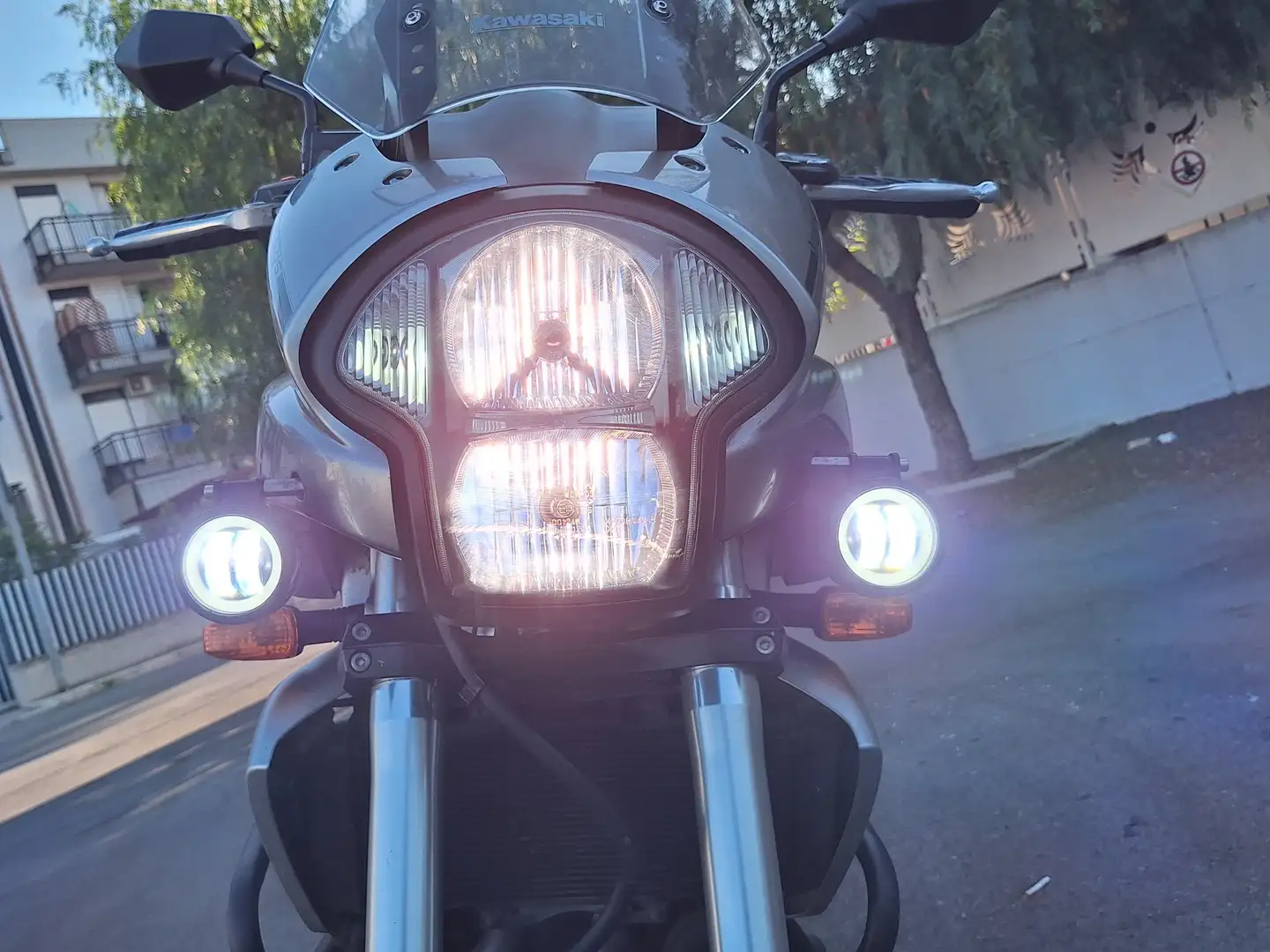 Kawasaki Versys 650 Argento - 2