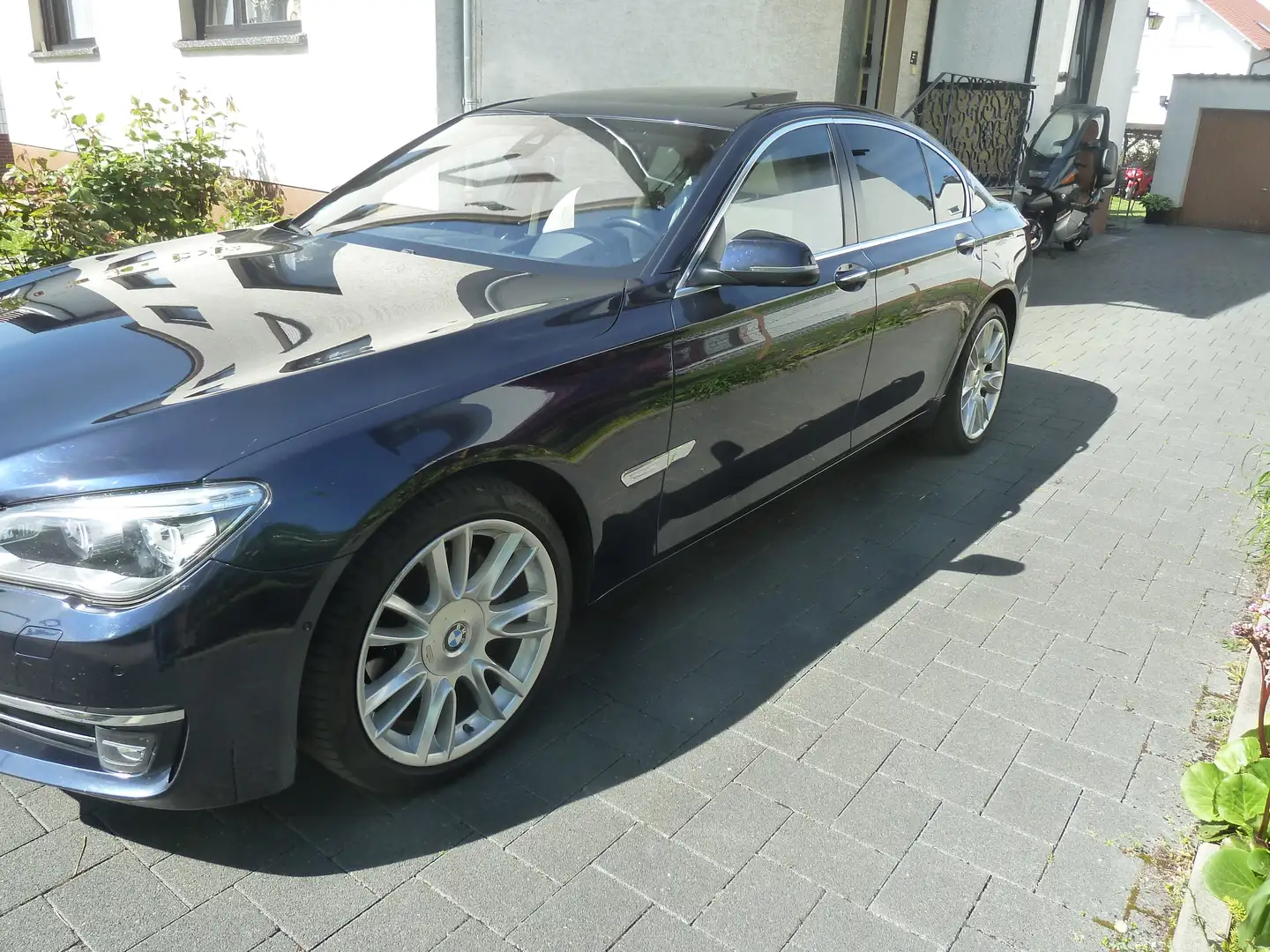 BMW 730 730d Edition Exclusive Blau - 1