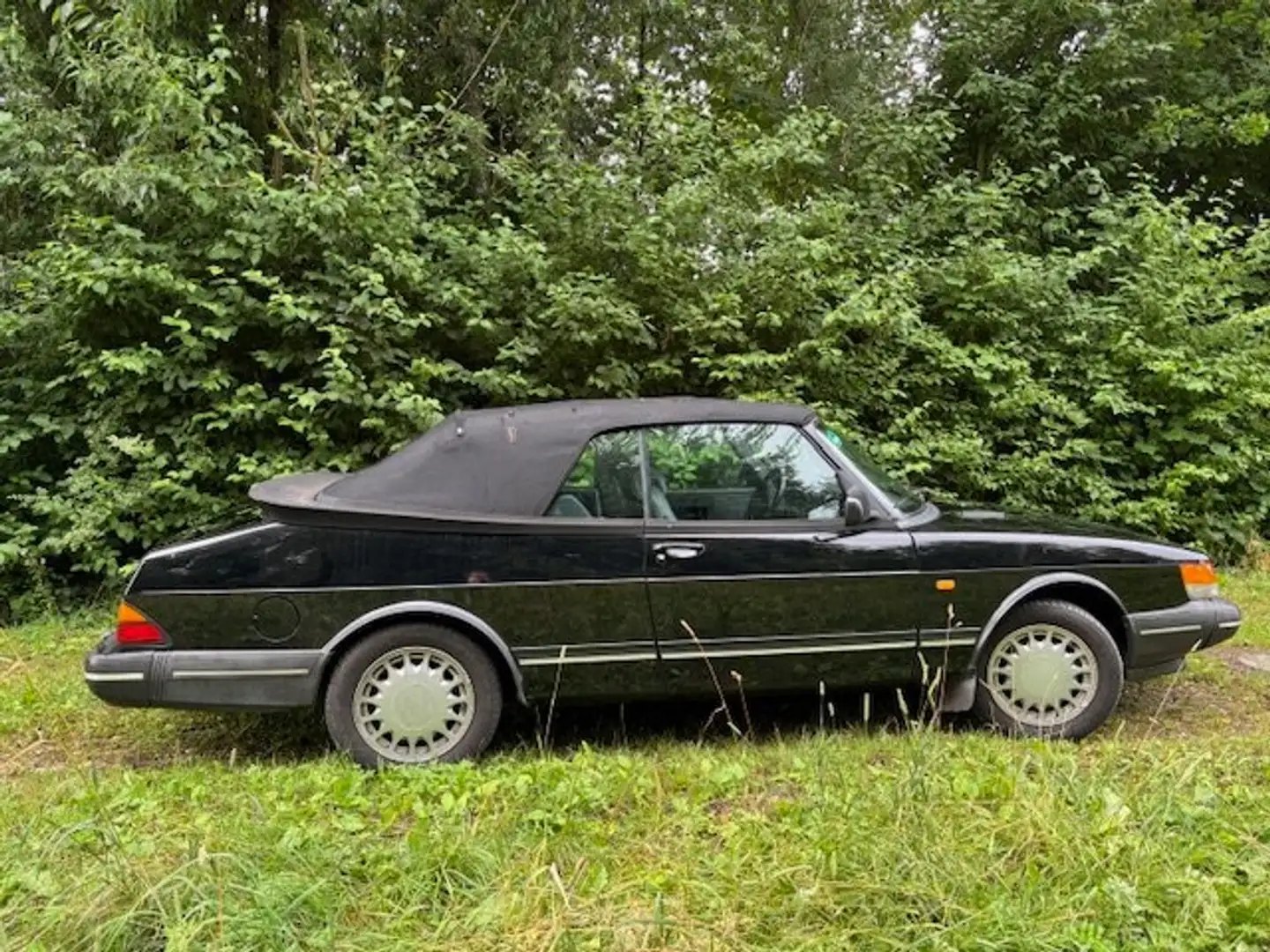 Saab 900 Чорний - 1