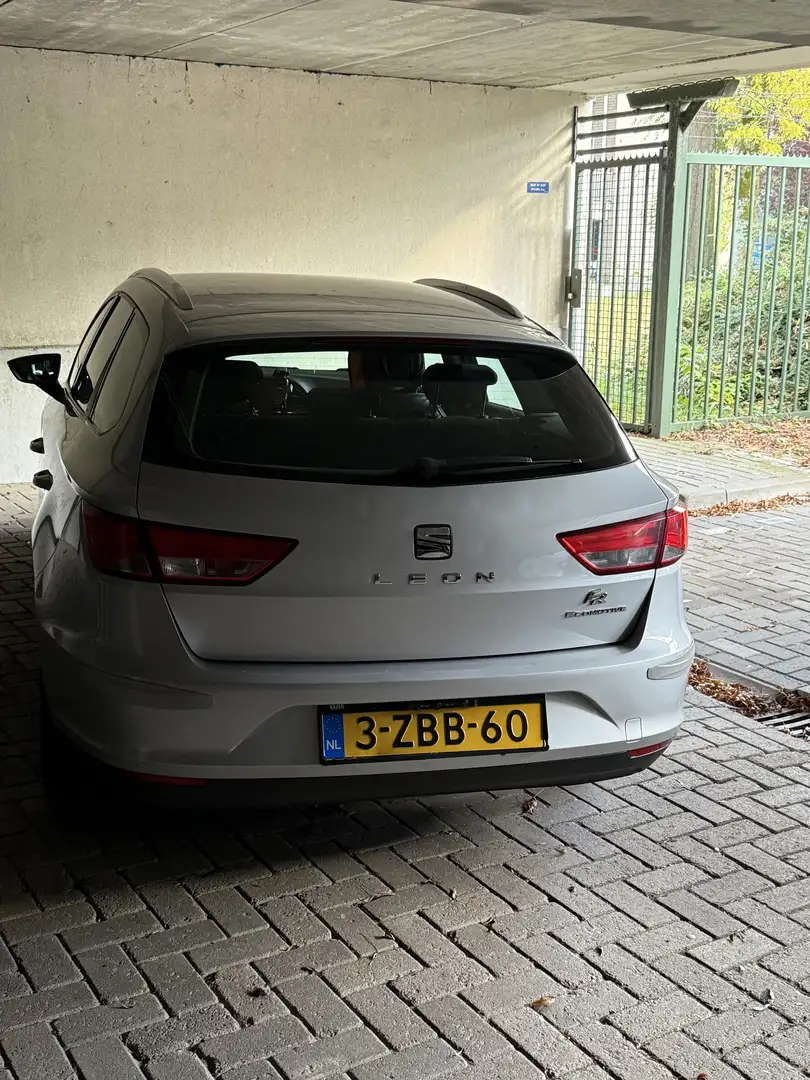 SEAT Leon 1.6 TDI Eco. L. Comf Grijs - 1