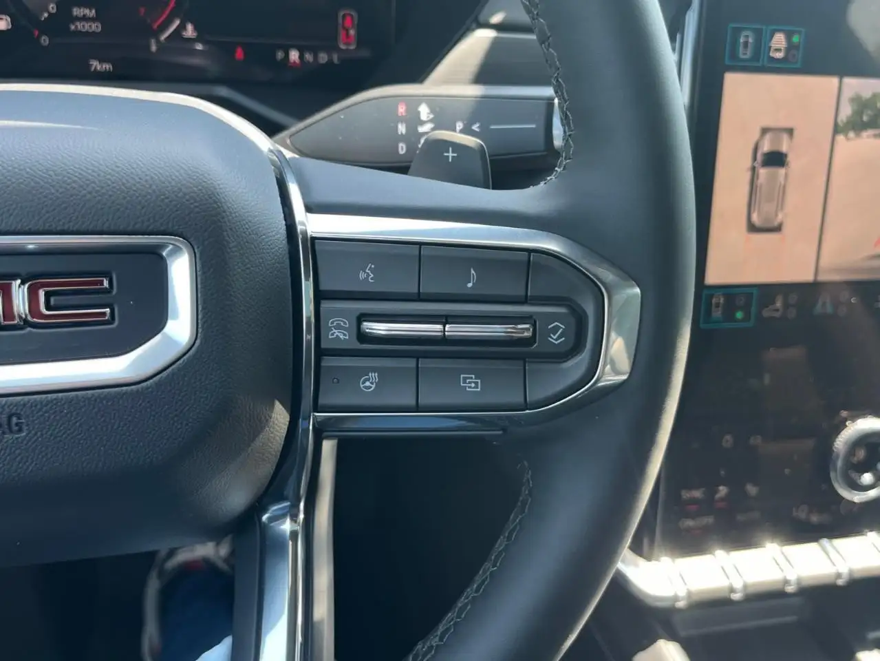 GMC Acadia снимка GMC Acadia