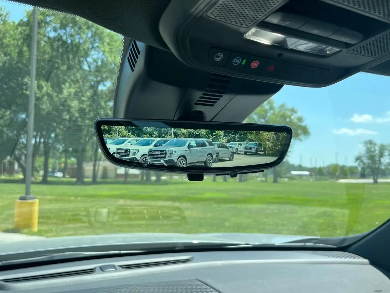GMC Acadia снимка GMC Acadia