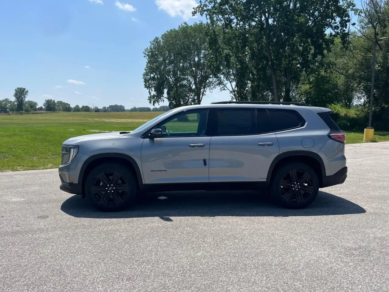 GMC Acadia снимка GMC Acadia