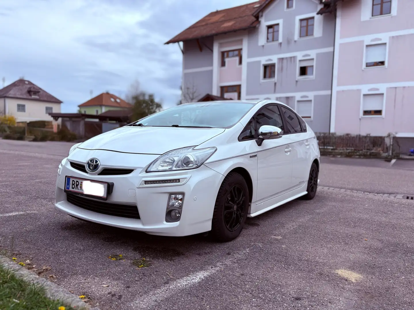 Toyota Prius (Hybrid) Executive - 2