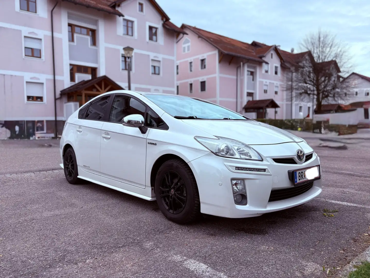 Toyota Prius (Hybrid) Executive - 1
