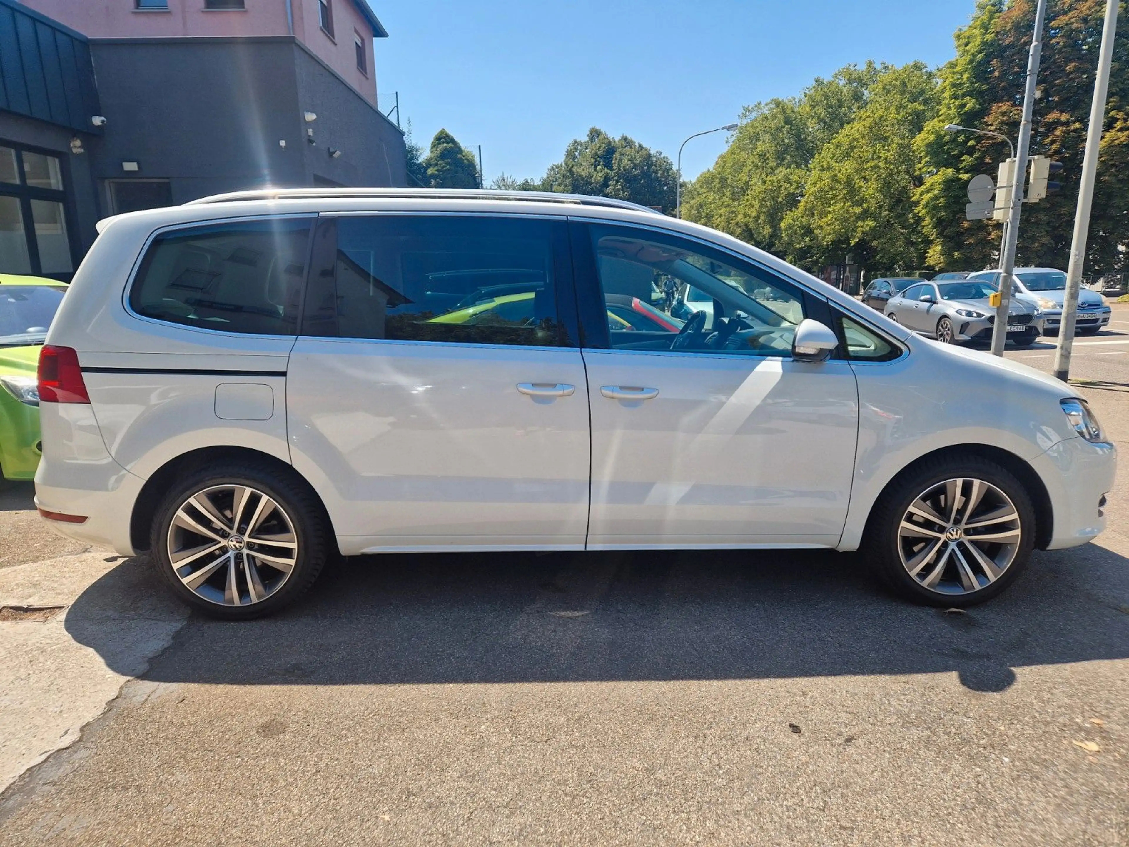 Volkswagen Sharan 2.0 TSI Highline +DSG+AHK+PANORAMA+LEDER+ — photo 38
