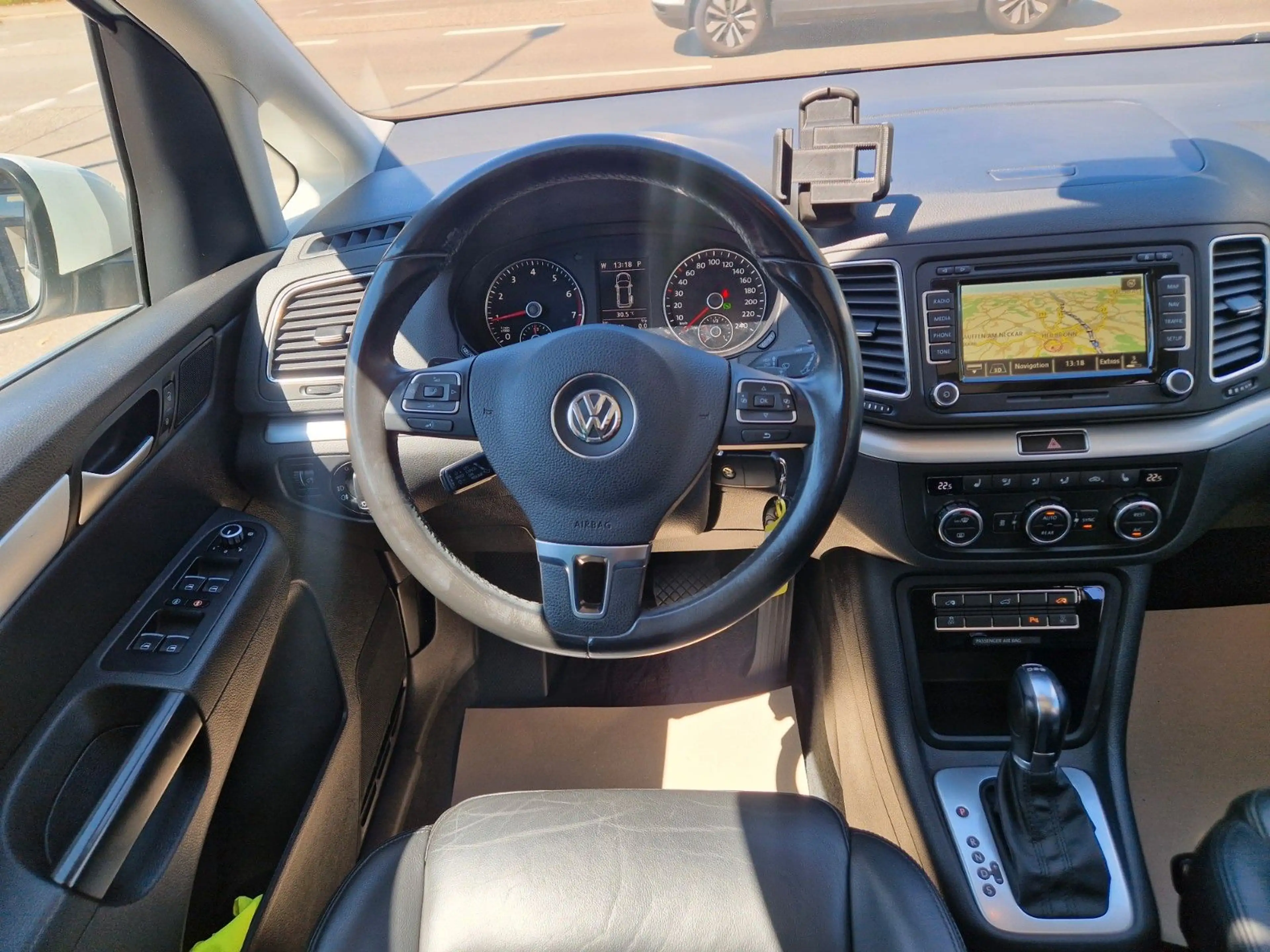 Volkswagen Sharan 2.0 TSI Highline +DSG+AHK+PANORAMA+LEDER+ — photo 18