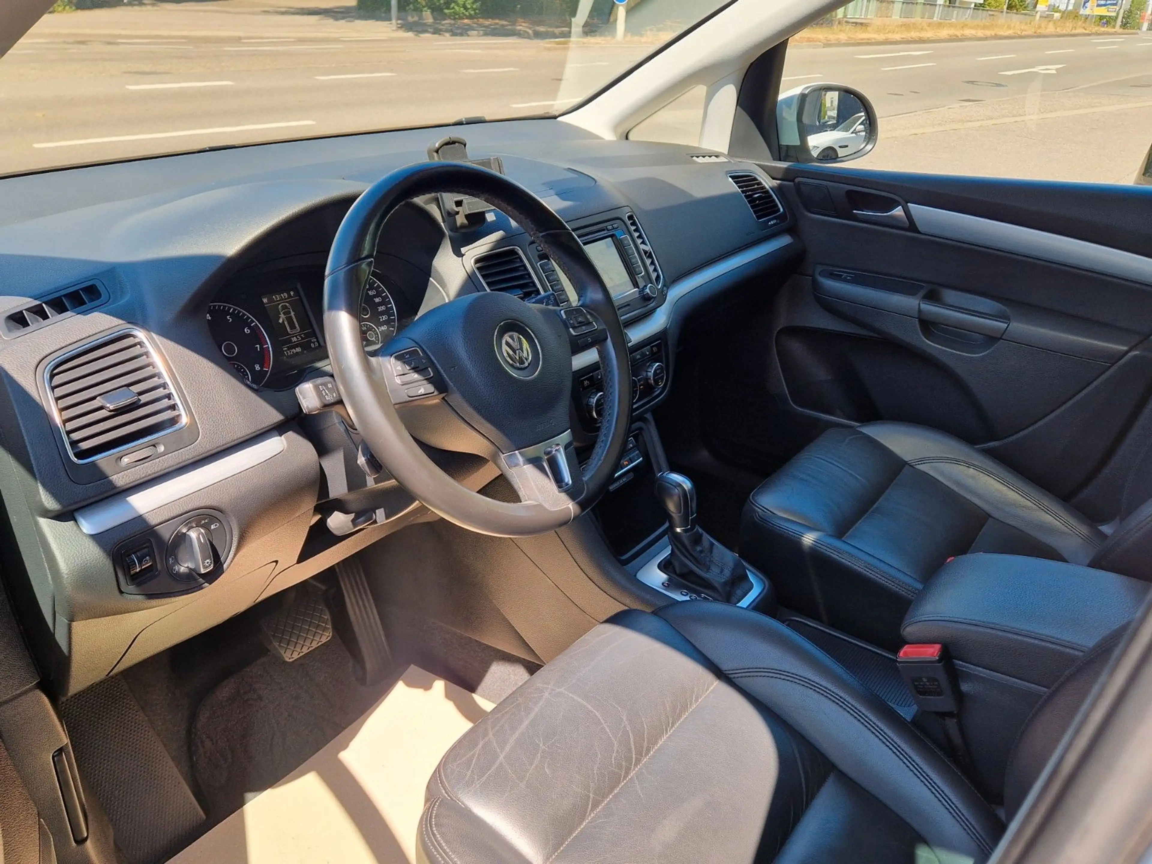 Volkswagen Sharan 2.0 TSI Highline +DSG+AHK+PANORAMA+LEDER+ — photo 13