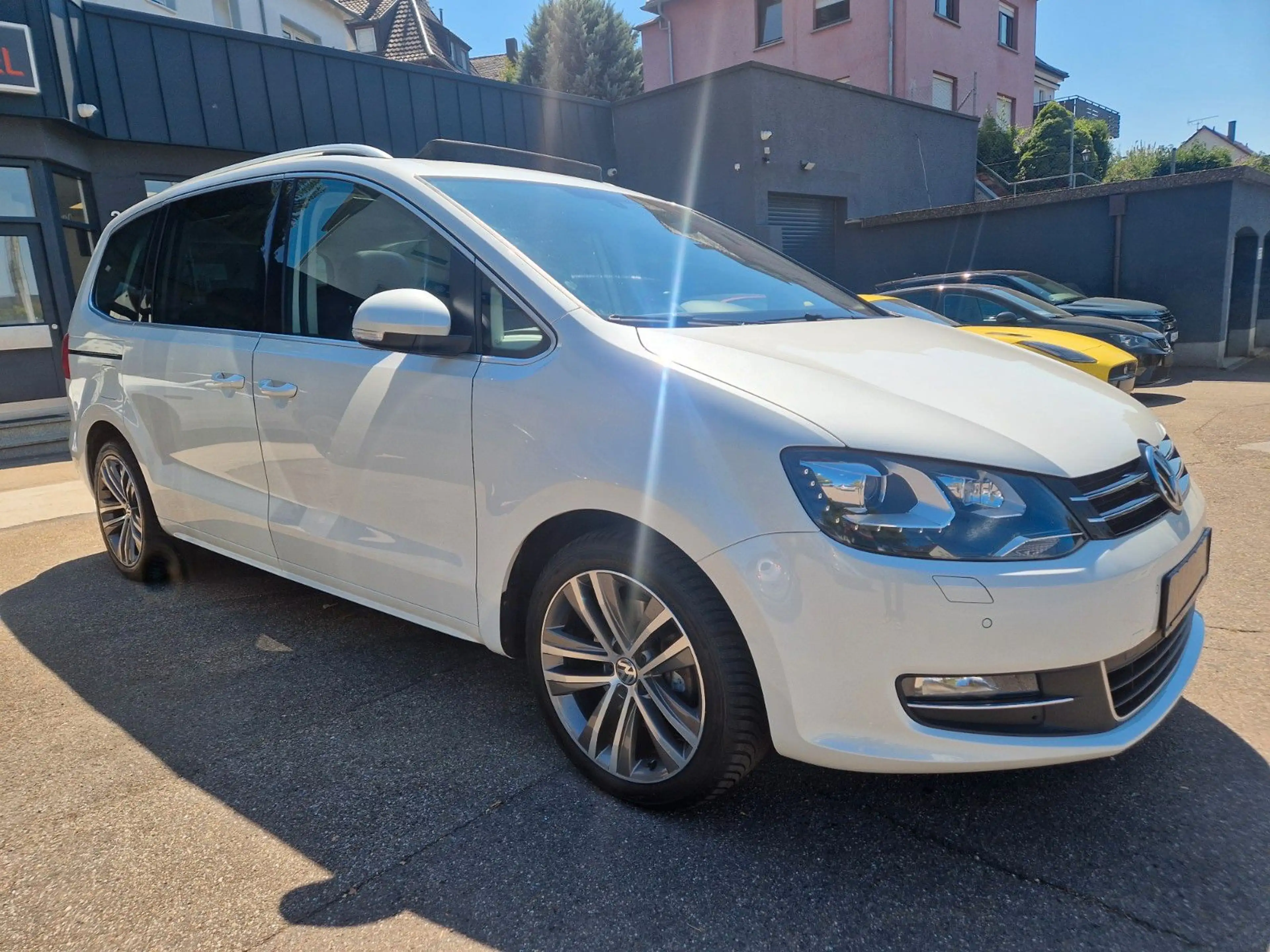 Volkswagen Sharan 2.0 TSI Highline +DSG+AHK+PANORAMA+LEDER+ — photo 3