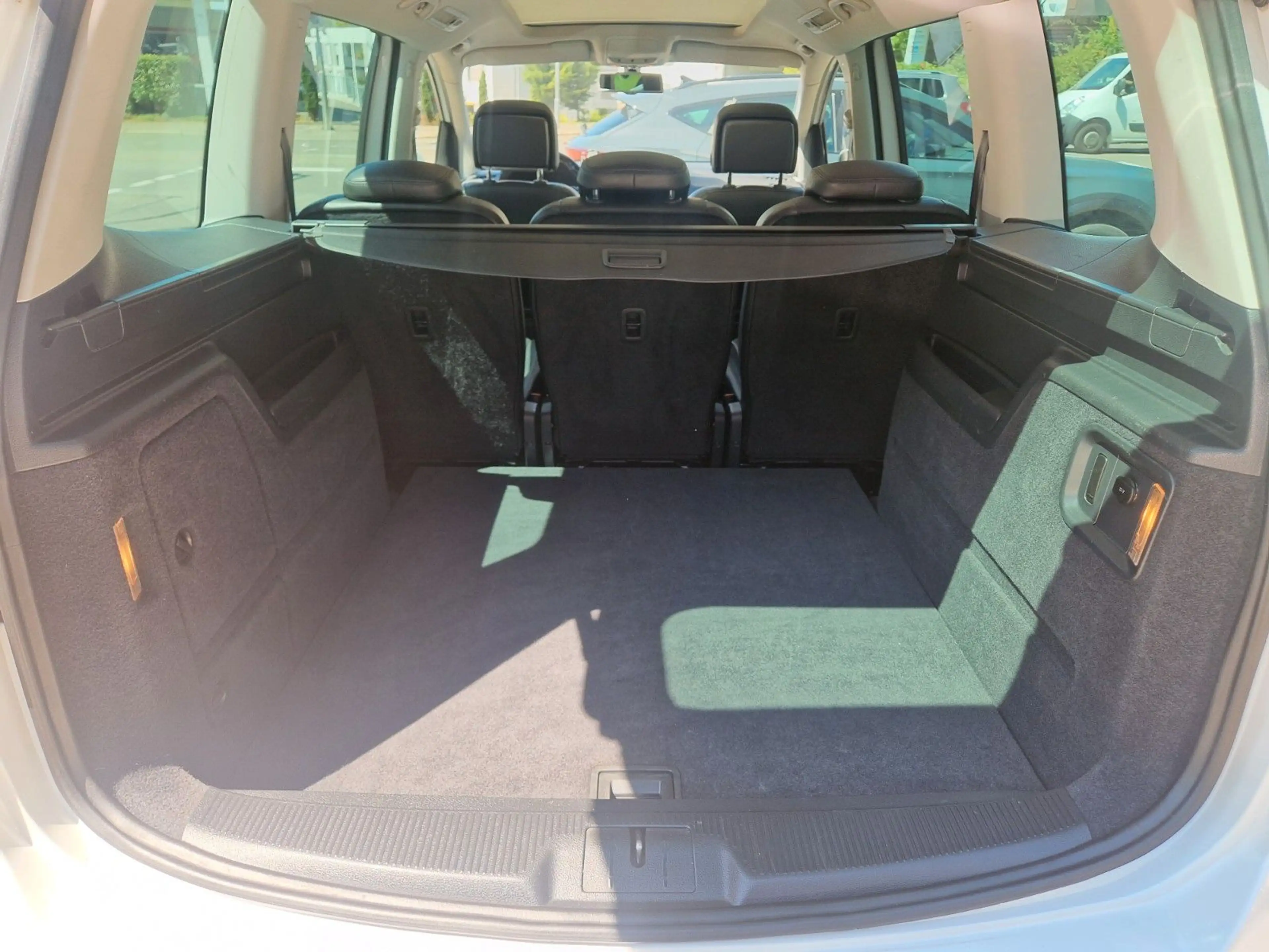 Volkswagen Sharan 2.0 TSI Highline +DSG+AHK+PANORAMA+LEDER+ — photo 28
