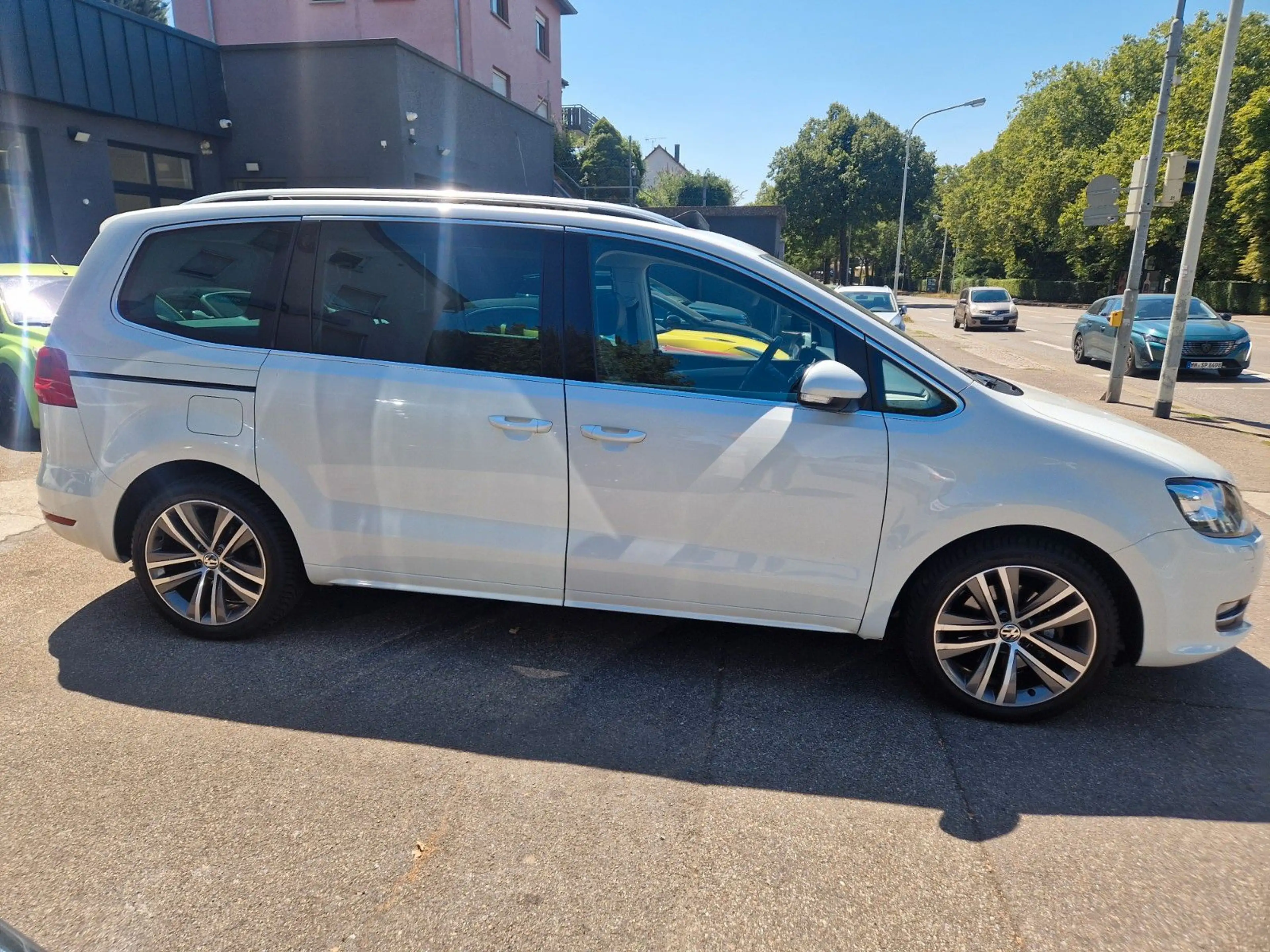 Volkswagen Sharan 2.0 TSI Highline +DSG+AHK+PANORAMA+LEDER+ — photo 4