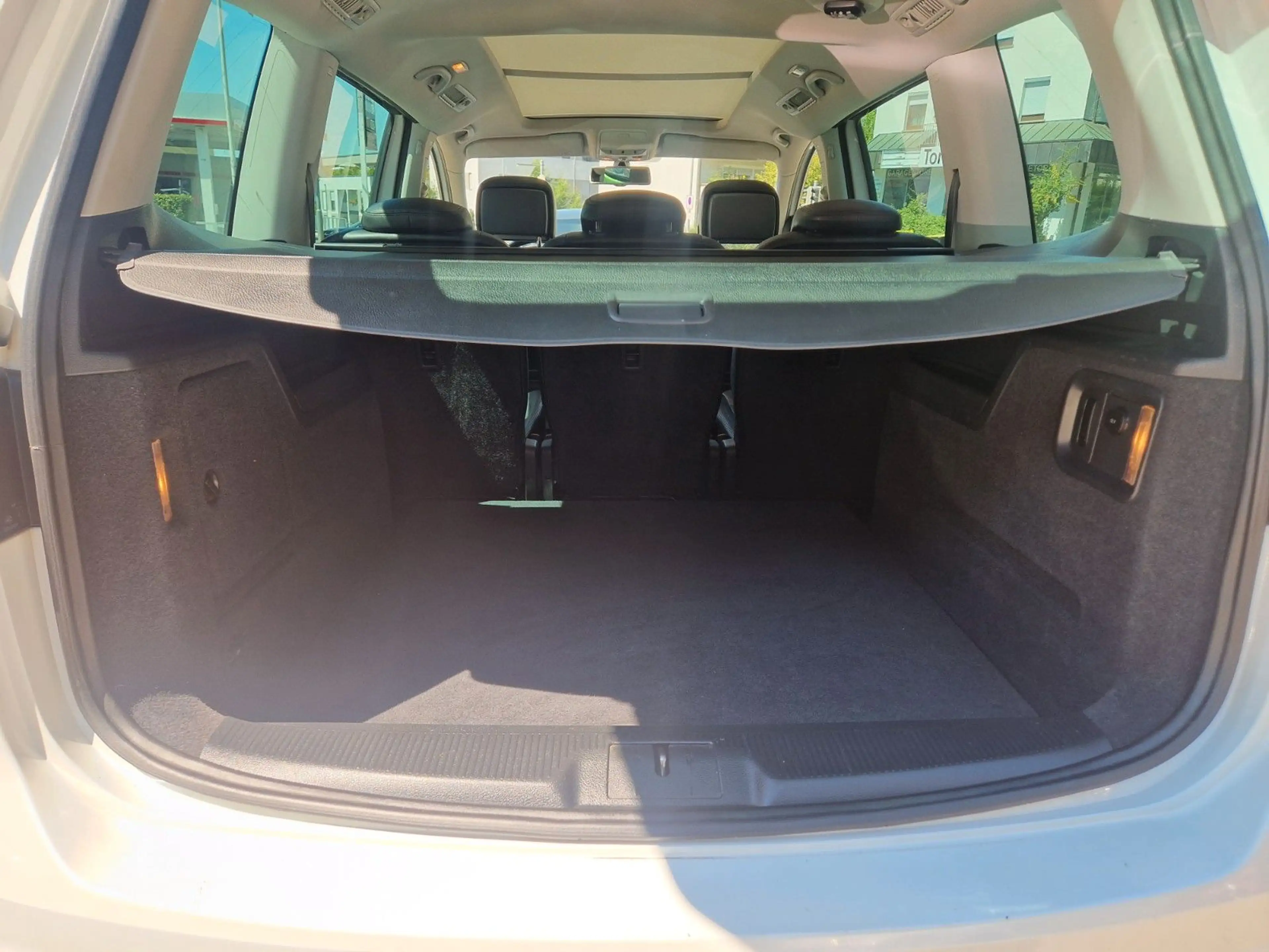 Volkswagen Sharan 2.0 TSI Highline +DSG+AHK+PANORAMA+LEDER+ — photo 29