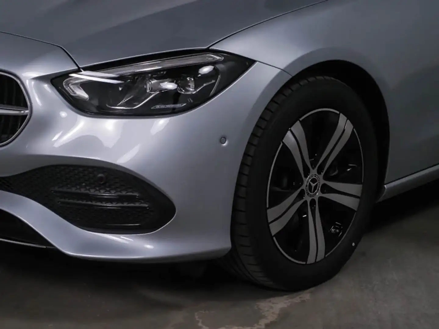 Mercedes-Benz C 180 AVANTGARDE+AHK+MBUX+Navi-Prem.+LED+Kam+PDC Silber - 2